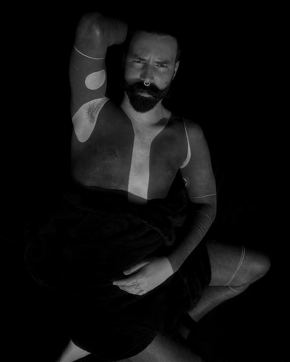 rellyrei's tweet image. VOIDに出演する海外アーティストは、国際的に活躍するDJ・Lith Li、セルフフッキングパフォーマンスのショーを披露するVesper D。
Tockssはファッションショーの合間にフランスから来日します。