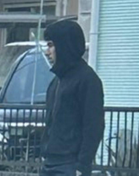 26ers_bp115's tweet image. 川口市で19歳の日本人がクルド人が運転する車に殺された。
バイクの大破具合を見れば、どれだけの衝撃だったかわかる。
フロントバンパーは外れ、フロントガラスも人の頭の形に割れている。
無免許、無保険か？また不起訴か？
日本人ばかり犠牲になる現状を何とかしろ！