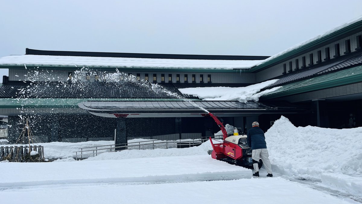 おはようございます。雪の岩手県北上市 鬼の館です⛄
今日1/18は鬼ッズの日！小学生は入館無料です。
13:30～の鬼剣舞面つくりは定員に空きがありますので、ご希望の方は0197-73-8488からお申し込みください（小学生以下対象/500円）。

道路の雪は少なく運転しやすいです。ご来館をお待ちしています👹