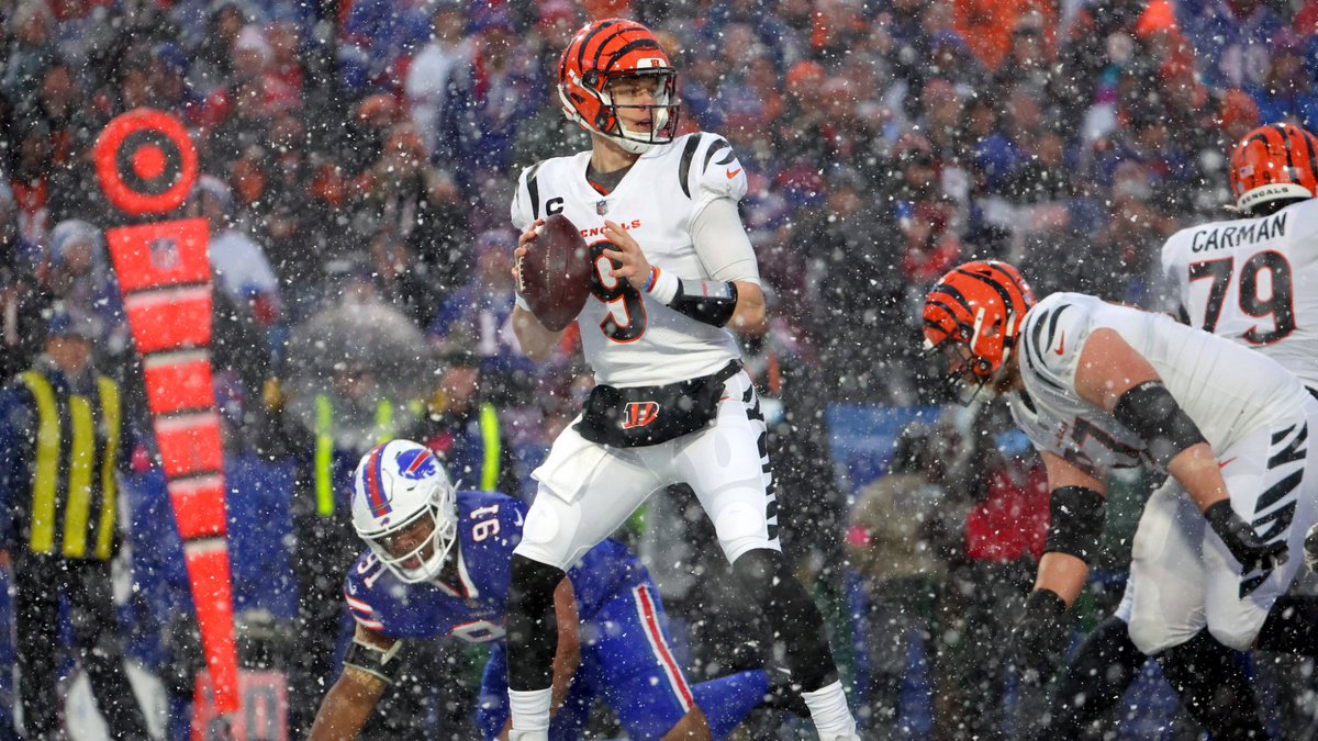 hernadez1265's tweet photo. @grace_nyx @eldoctornfl Se caga cuando se enfrenta a sus papás en playoffs  🤣🤣 https://t.co/qNhX11Ez7o