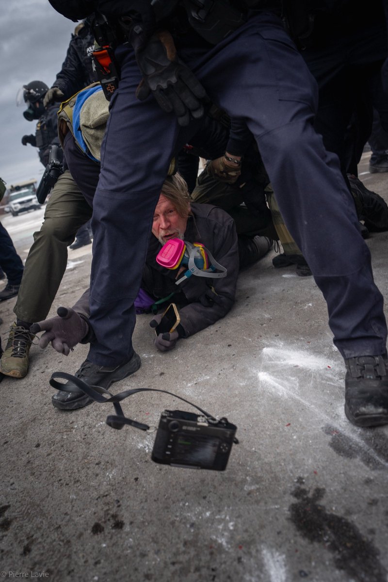 Phil_Lewis_'s tweet image. Photographer John Abernathy tossed his camera while he was being detained and pepper sprayed in Minneapolis