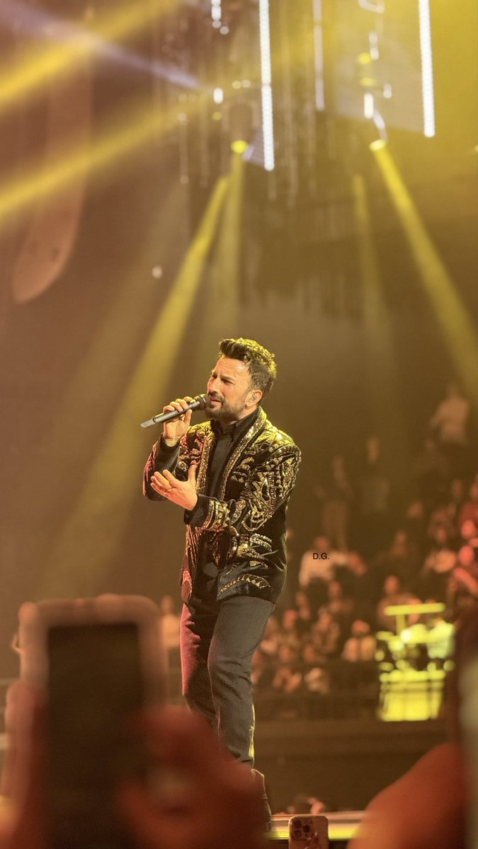 imaginarydoc's tweet photo. Müthiş bir akşamdı sen başkasın TARKAN ✨ 
#tarkan #senbaşkasın https://t.co/0HhAF7FMZ0