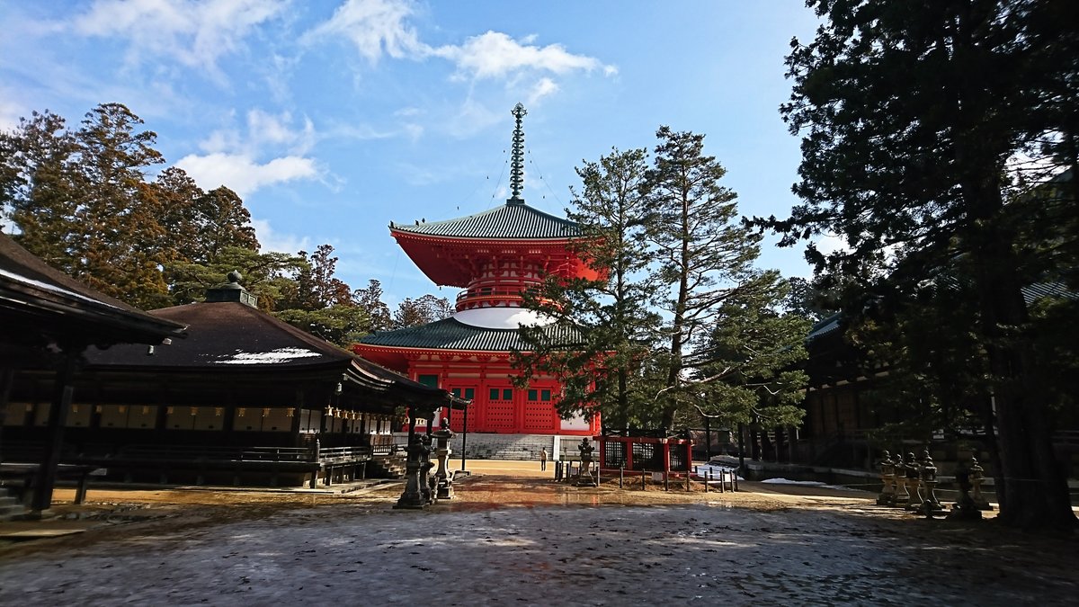 Friday was my first business trip of the year.

I've been avoiding Koyasan for the last few years because it gets so overcrowded, but the January/February off-season is actually nice and quiet.

An interesting day meeting interesting folks and making interesting plans!