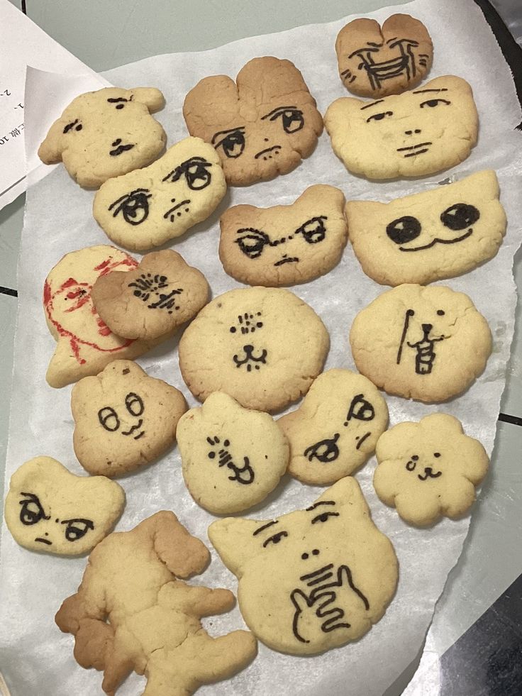 chasingjn's tweet image. ᅠ
ᅠ
the weekends are what i look forward most to, cause of little dates we have planned. (your hubby is simply bad at decorating cookies.) ♡

ᅠ