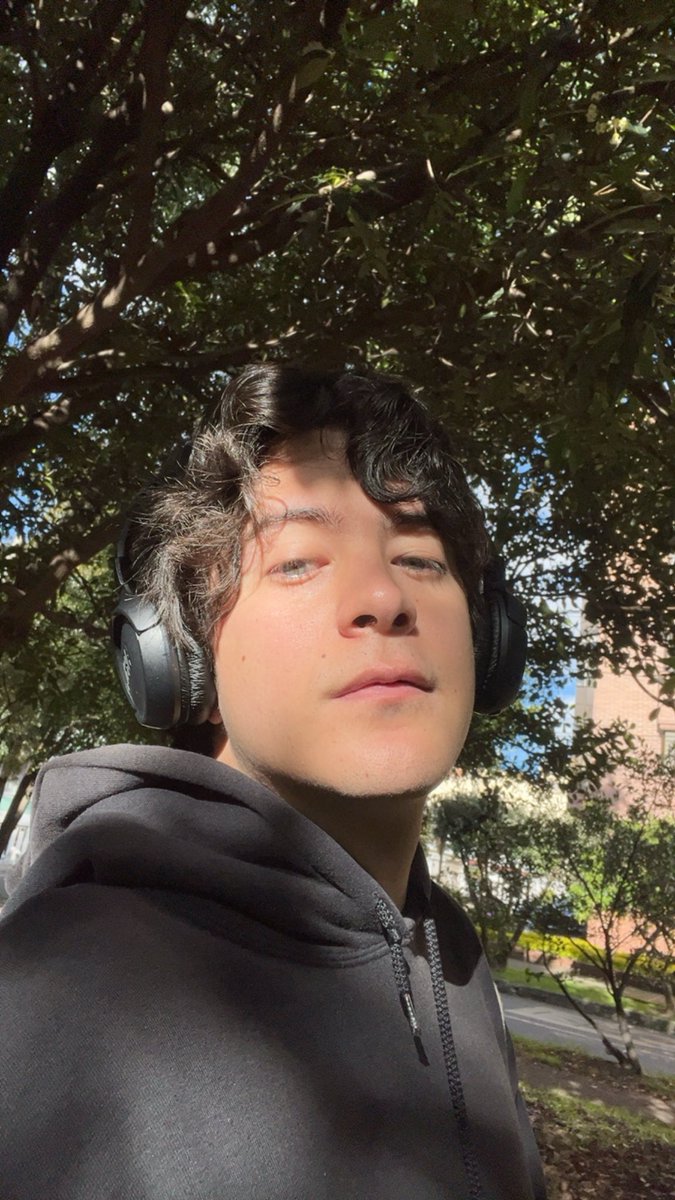 solivarest's tweet image. me sentí bonito saliendo a hacer mercado 🍞🥩🥦🍋‍🟩