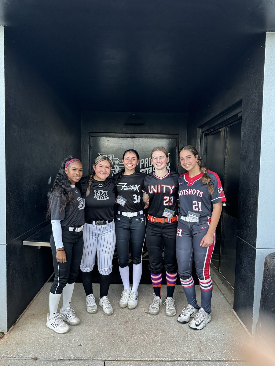 az_gtorres's tweet photo. Had a great time @UCF_Softball pitching camp. Loved working with the coaching staff. Was so great to see my future teammates, too! ๐ค โ๏ธ๐ #ucfcommit
@CoachBallMalone @ShannonSaile @noahbsanders @SPestrak @PeytonLindstrom @BellaMia2127 @jadaduncan09 @CarlieGuile_13 https://t.co/fRYahVCJDM