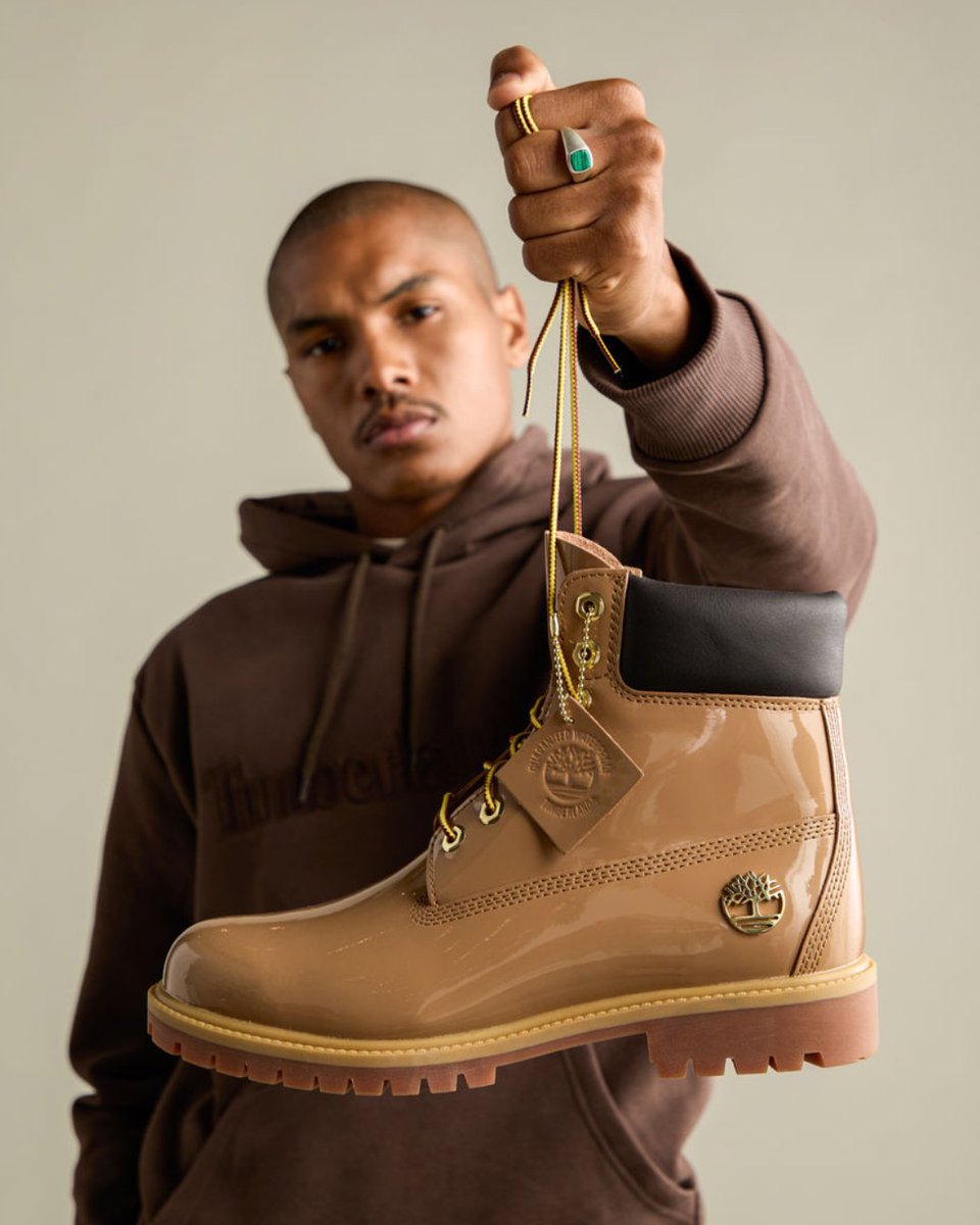 footlocker's tweet image. Built for the cold, styled for everyday. ❄️ 

Stay ready by shopping winter essentials in-store and online at Foot Locker.