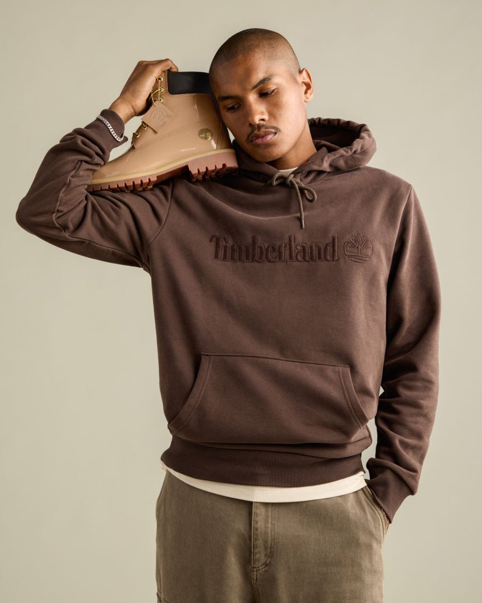 footlocker's tweet image. Built for the cold, styled for everyday. ❄️ 

Stay ready by shopping winter essentials in-store and online at Foot Locker.