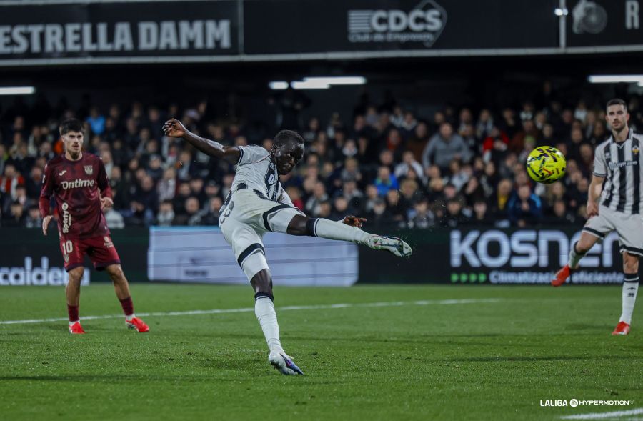 El Castellón saca brillo a la pizarra
castellonaldia.elmundo.es/deportes/cd-ca…