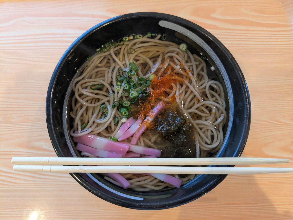 朝ソバ。外出先のご飯は美味しい