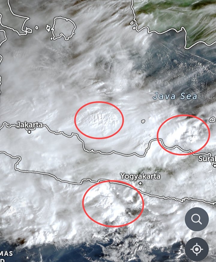 Update: Hujan meluas terjadi di Jawa pagi ini. Terpantau awan merata di atas Jawa namun ada 3 awan tebal meluas yg menunjukkan  sistem konvektif di laut, yaitu 2 di utara Jabar-Jateng-Jatim dan 1 di selatan DIY. Bandung huder pagi ini. Wilayah mana lagi yg huder, lur?