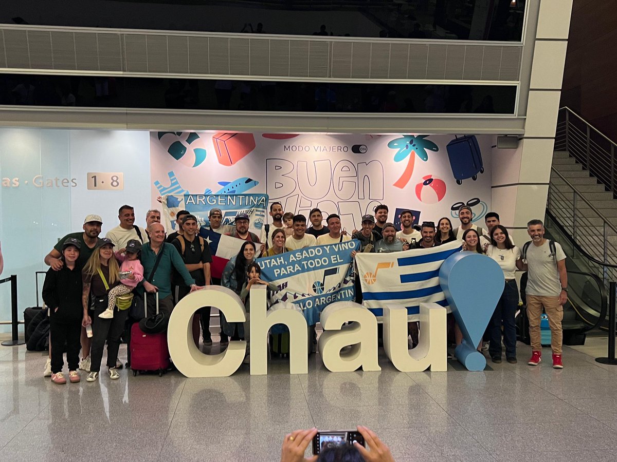 UtahJazzEspanol's tweet photo. Chau 🇺🇾

Hola 🏔️💜🎷 https://t.co/lQg1td4gVx