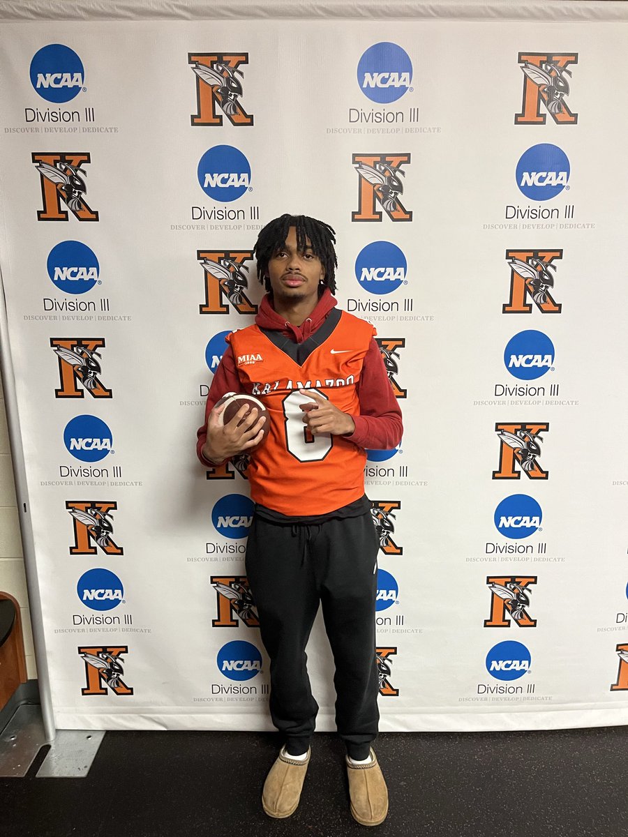 DavistonIsiah's tweet image. Had a great visit @KzooFootball. Very grateful for the invite and hospitality @CoachKrajacic.

 @BobbyMarten2 @cmerrell3 @JohnnyPardo24 @VincentIwuagwu @XplosivePA @MichFBFrenzy @TheD_Zone @PrepRedzoneMI