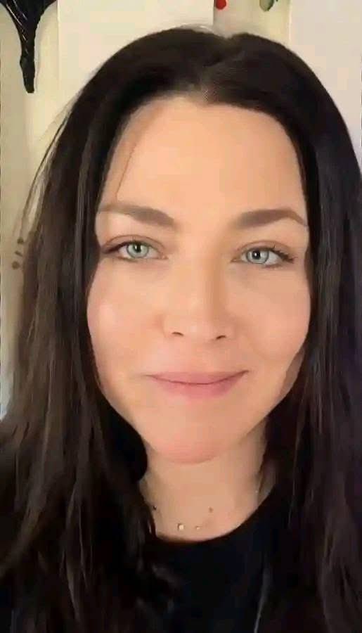 AmyLeeEVCrave's tweet image. Amy Lee’s facecard evolution is insane