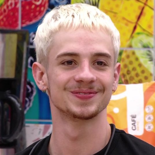 poptime's tweet image. Juliano Floss sobre Pedro do BBB26:

“Ele não fala nada com nada. Ou é maldade ou é problema psicológico gravíssimo.”