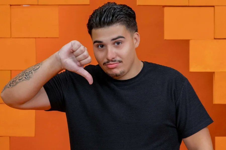 poptime's tweet image. Juliano Floss sobre Pedro do BBB26:

“Ele não fala nada com nada. Ou é maldade ou é problema psicológico gravíssimo.”