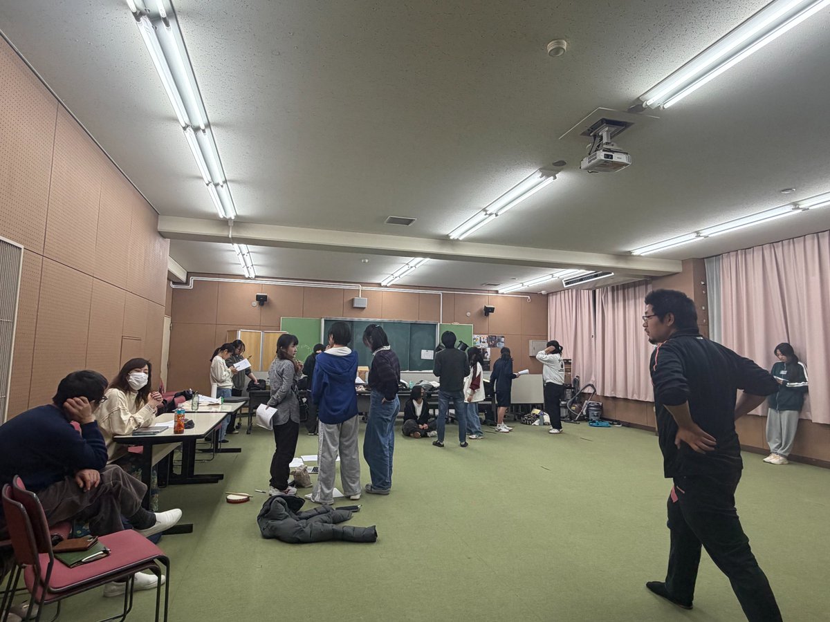 『十二支の始まり』初回稽古📷📷📷

みんなで台本を最初から最後まで読みました📷
出演者のみんなも、ものがたりに出てくる神さまや動物たちに、手探りで迫っていきます！

本番まであと2週間。えー！もう2週間！？
ここから一気に、物語を立ち上げていきます！