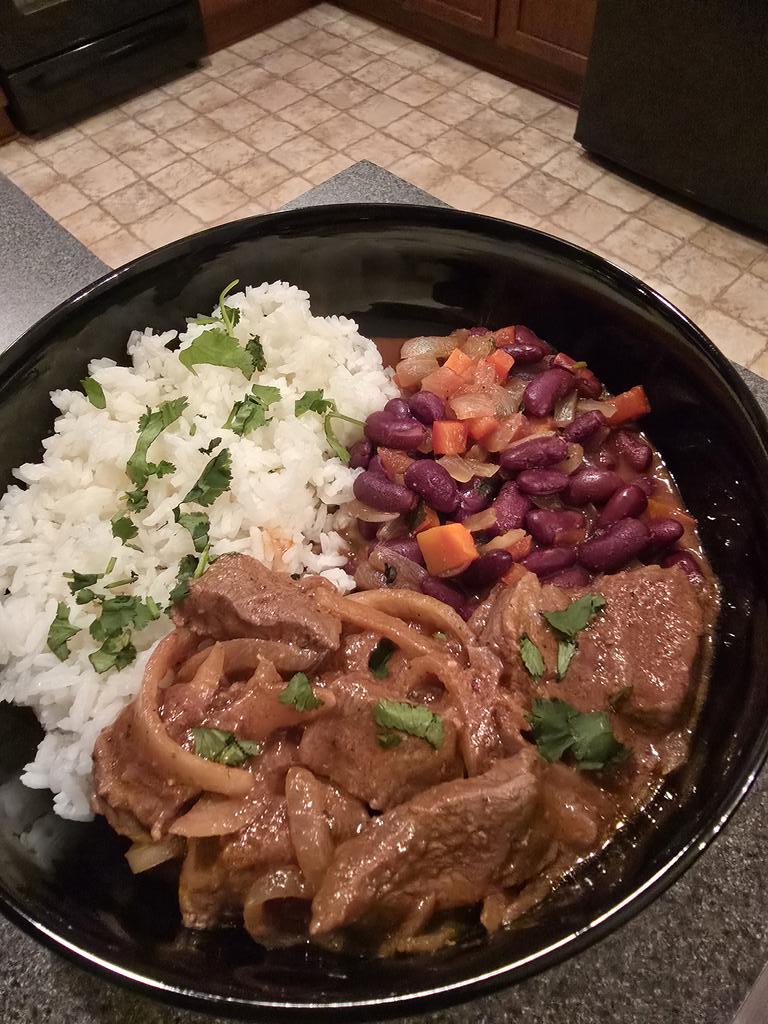 Mello_Ichimaru's tweet image. Today's Hello Fresh dish is Columbian-Style Bistec a la Criolla with Jasmine Rice, Kidney Beans &amp;amp; Cilantro #hellofresh #hellofreshpics