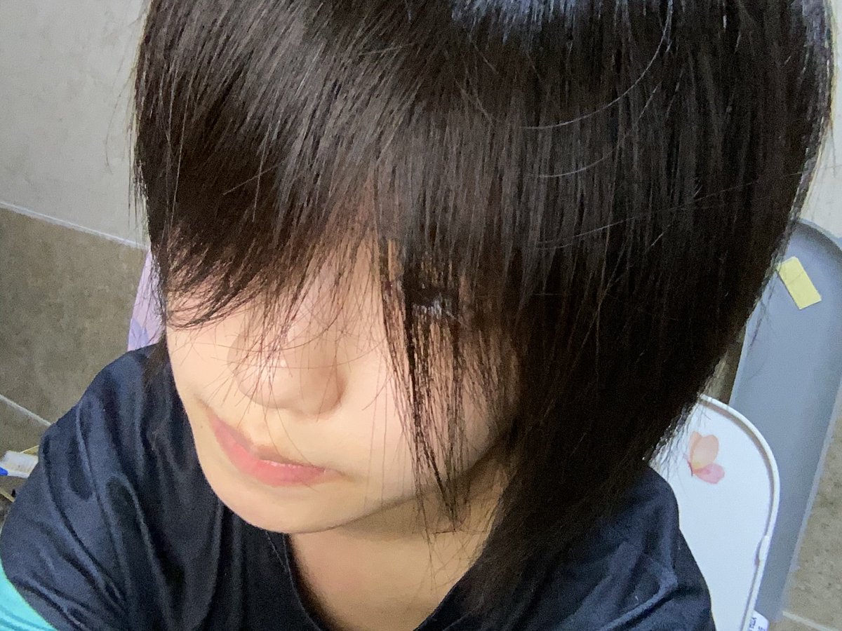 Yilan073's tweet photo. 和女朋友在一起之前是天天坐在马桶上画画也不出去剪头发的阴暗b😋 https://t.co/jI04r6FkDt