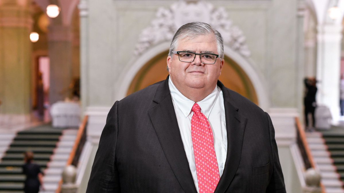 Libro_negro_'s tweet image. 🚨 Agustín Carstens, la leyenda que México no supo valorar.

Agustín Carstens fue el guardián silencioso de un México que, cegado por el ruido de la política y el prejuicio superficial, nunca terminó de comprender la magnitud de su genio. 

Mientras el país lo reducía a menudo a…