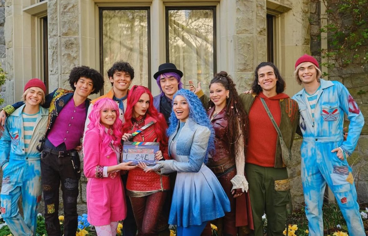 🚨 Descendants Wicked Wonderland had a test screening last week of people age 6-15. 

Reactions were very positive as people loved the movie and the movies soundtrack.

VIA: <a href="/MyTimeToShineH/">MyTimeToShineHello</a>