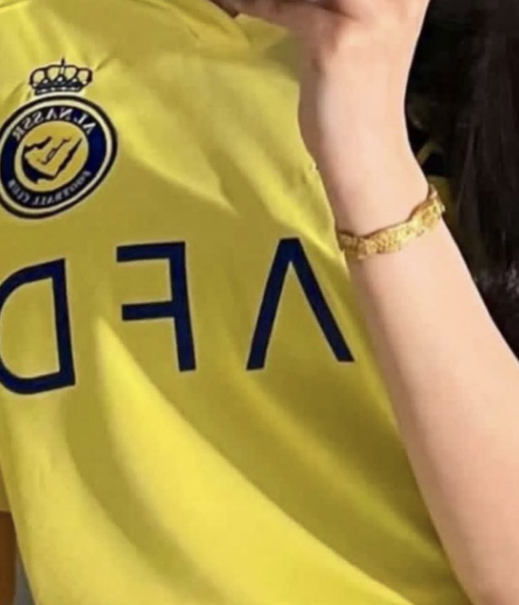 يانصر والله لونستك الجماهيـــــــر
ببقى انا وحدي واشجع لحالـــــــــــي

والله لحارب كما حارب الزيــــــــر
وامشي معك غرب وجنوب وشمالي

مثل الجبل ماهزته الاعاصيــــــــــر
ثابت على حبك بطول الليالــــــــــــي

الف مبروك يالعالمي💛💙💛💙🌼