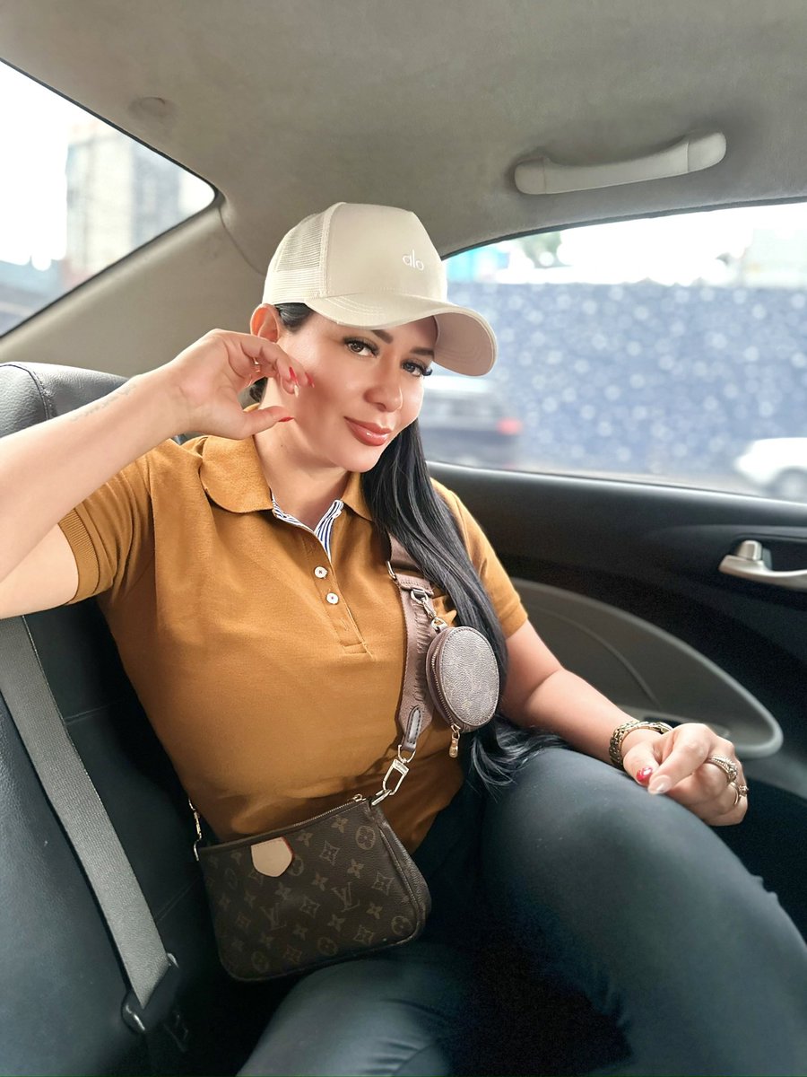 VannyGastelo's tweet photo. La misma de siempre, pero ya no la de antes ajá 🧡(yo me entiendo) 😜. Vibras positivas mi gente 🫶🏻

#VanessaGastelo #VGMarketingYEventos #BusinessWoman #InfluencerMarketing #Entrepreneur https://t.co/bnjRibc5hF