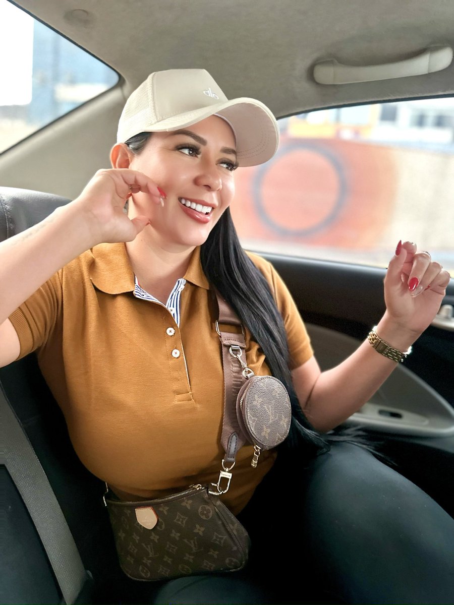 VannyGastelo's tweet photo. La misma de siempre, pero ya no la de antes ajá 🧡(yo me entiendo) 😜. Vibras positivas mi gente 🫶🏻

#VanessaGastelo #VGMarketingYEventos #BusinessWoman #InfluencerMarketing #Entrepreneur https://t.co/bnjRibc5hF
