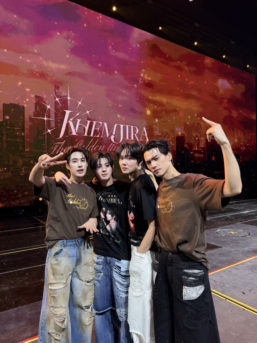 harit_keng's tweet image. ขอบคุณที่มาดูพวกเรานะครับ พวกเรามีความสุขมาก ขอบคุณที่รักพวกเรา เราก็รักทุกคน ขอบคุณจากใจครับ หวังว่าทุกคนจะชอบและเห็นความเต็มที่ของพวกเรา เดินทางกลับบ้านปลอดภัยนะครับ ใครถึงบ้านแล้วรายงานหน่อยน้า ส่วน Day2 ไปกันต่อครับ ✌🏻แต่ตอนนี้ขอนอนก่อนนะครับ 

KNP TFO CONCERT…