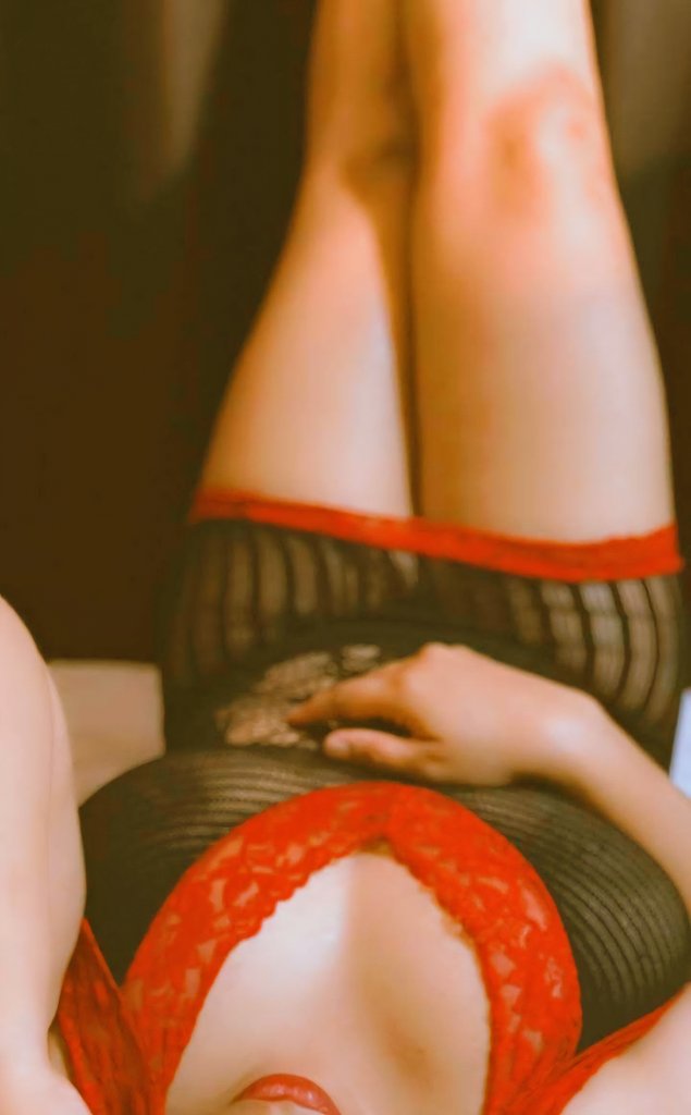 As a bull who is unmarried and single. It greatly pleasures me to get cuckolds wife pregnant with my offsprings. The cuck having to bring up the child knowing the child is from wife's slutty lifestyle. 😈🤭