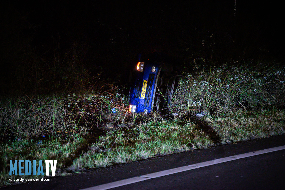 Voertuig uit de bocht gevlogen op afrit A29 bij Barendrecht