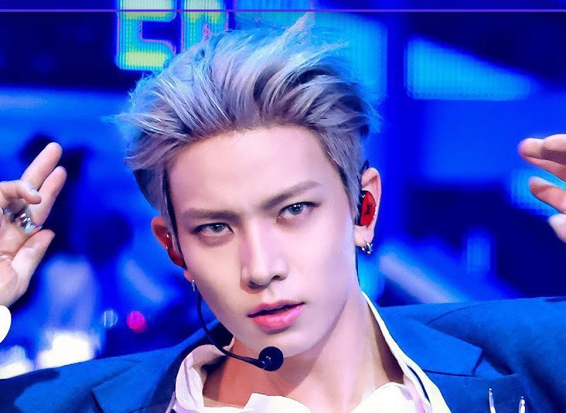 luvishee's tweet image. bite me heeseung and his strongest version knife