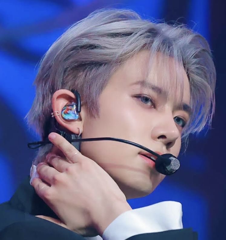 luvishee's tweet image. bite me heeseung and his strongest version knife