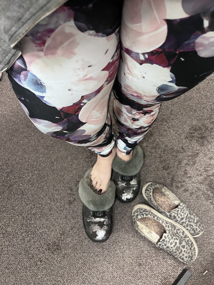 SpecialKay703's tweet photo. I love these leggings!! https://t.co/qojkGlz78Y
