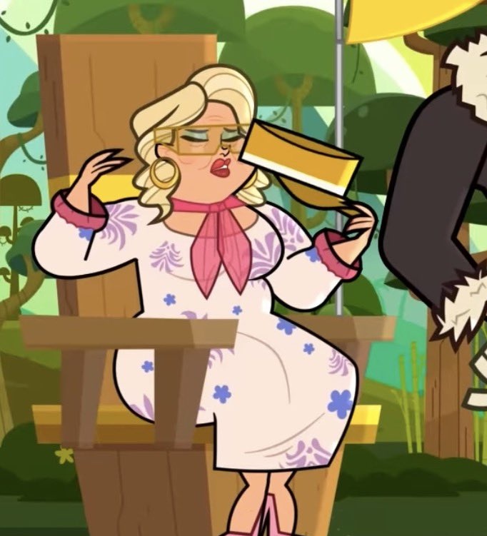 ¡NO PUEDE SER! El personaje de Evie realmente estaba basado en la actriz Jennifer Coolidge, y lo más impresionante de todo, es que en español le contrataron a la misma actriz de doblaje que se encarga de doblarla a ella! 

La fantástica voz de Bellota, Akane Tendo, Nicole