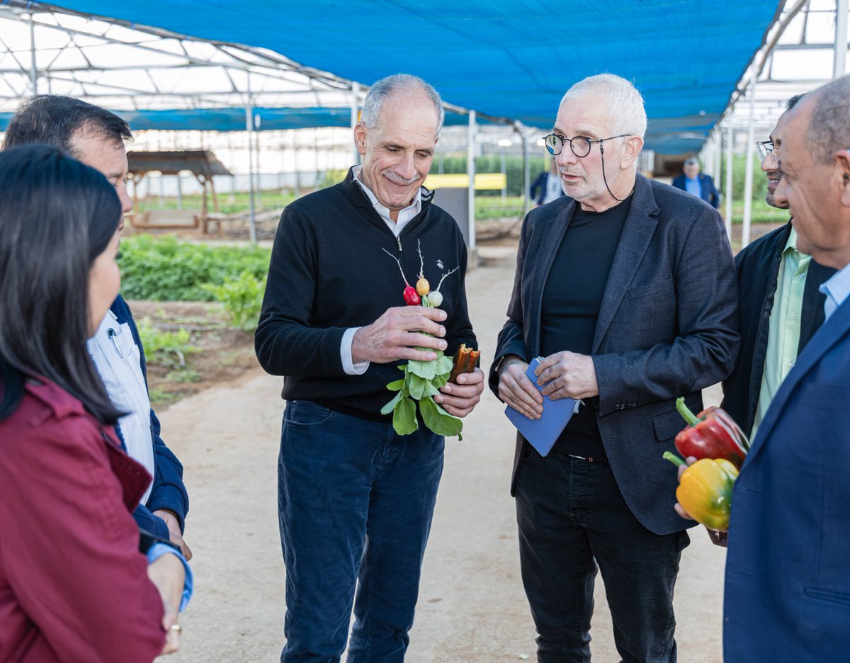 Directamente desde el aeropuerto, nos dirigimos a fincas agrícolas para conocer tecnologías innovadoras que ofrecen soluciones prácticas y eficientes, ideales para los agricultores hondureños, herramientas que ayudarán a impulsar el sector agrícola hondureño al siguiente nivel.