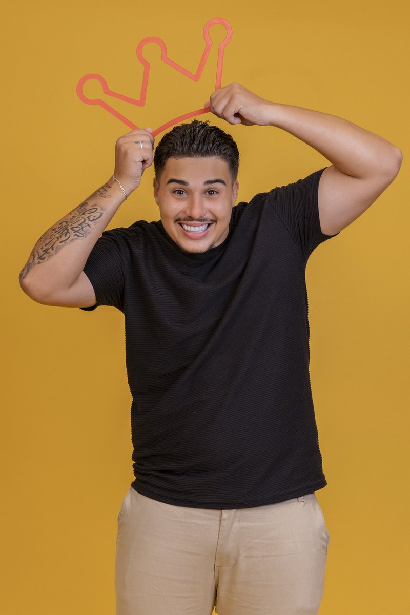 2santos_Lucas's tweet image. Olá @realDonaldTrump este é o filho de Nicolás Maduro que declarou vingança aos Estados Unidos. Ele está escondido nos Estúdios Globo tramando uma retaliação. Aguardamos que algo seja feito.