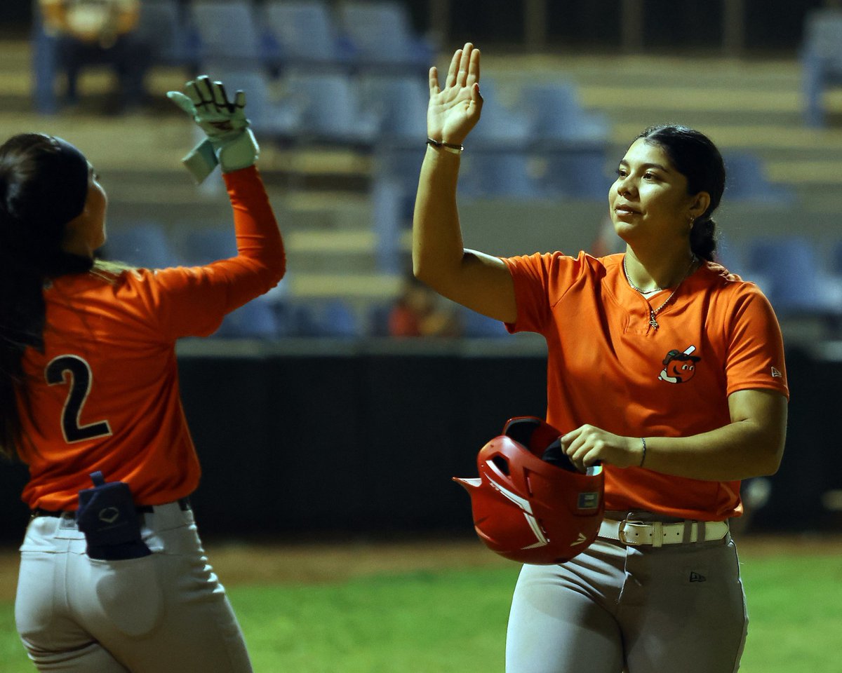 Nuestra Escuadra Naranja en acciones del encuentro de ayer. 💥🍊🥎