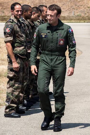 Pascal11703's tweet image. Macron boxeur, Macron pilote, Macron sous marinier, Macron banquier...