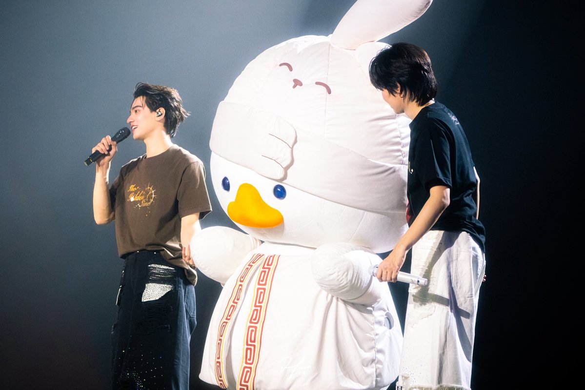 hazay1104's tweet image. เสื้อยัยเด็กแหวกพุง ป๊ากับปี๊รีบเข้าชาร์จ

KNP TFO CONCERT
#KhemjiraConcertDay1
#KengNamping