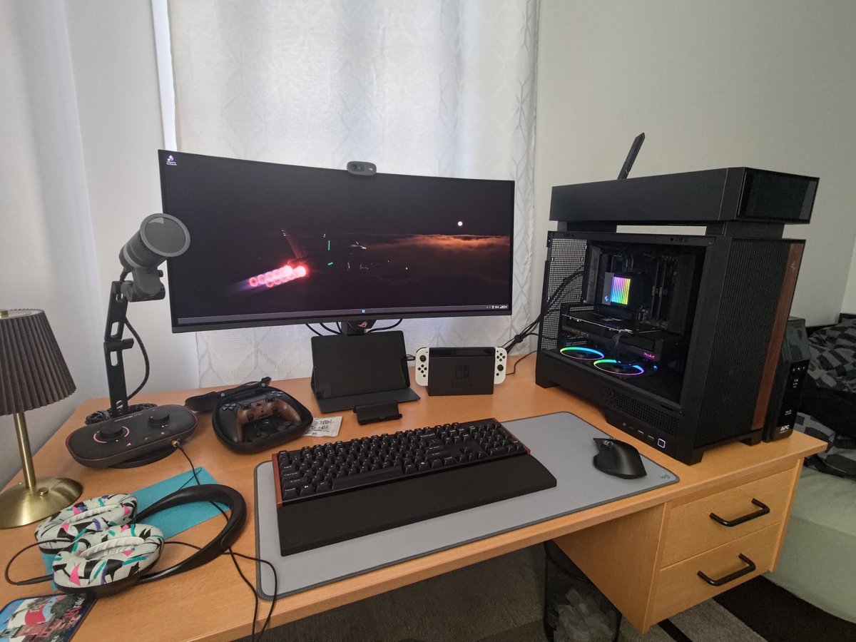DanielFiuk's tweet photo. I've built my new workstation and am tweaking its settings. I'm gradually returning to my project, excited about how everything fits together. I'm focusing on modelling my aircraft, correcting errors from the first fighter, especially in the interior for a first-person view. https://t.co/l7NM4iEopl