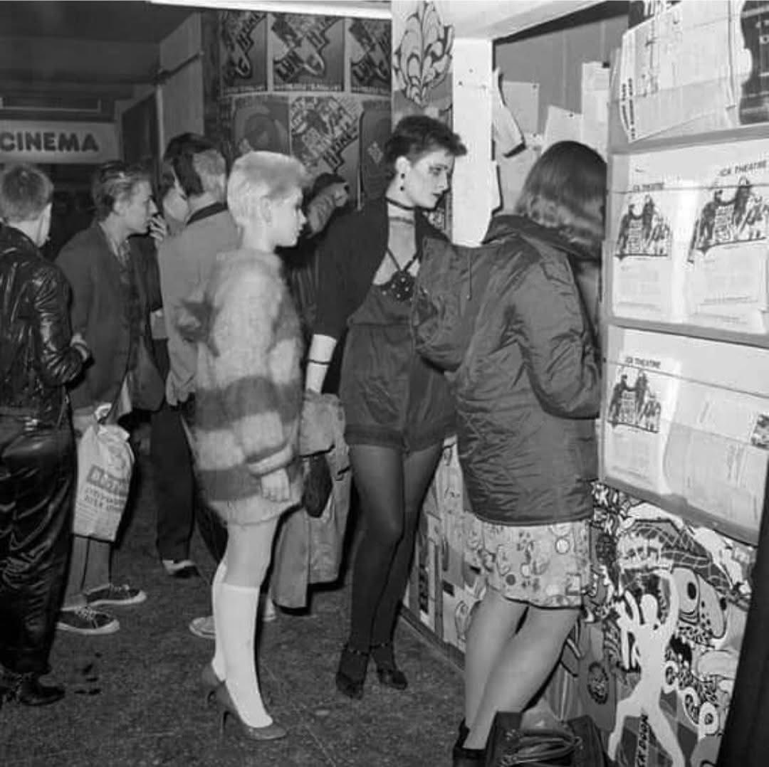 FlipLondonTours's tweet image. Siouxsie Sioux and Debbie Juvenile queuing at the Box  Office at The Screen on the Green cinema before the Sex Pistols show in 1976.