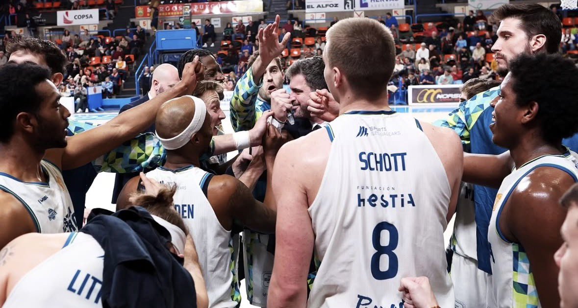 Hestia Menorca está de dulce. Acaban de sacar su quinta victoria consecutiva cortando la racha de un Gipuzkoa que venía siendo uno de los mejores equipos de la categoría. 

Están ejerciendo una muy buena defensa y las piezas se han asentado mejor que nunca en ataque. Van con la