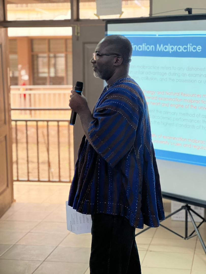 uenr_maths_stat's tweet photo. Dr. Eric Okyere briefed freshers on course registration procedures, examination regulations, and key assessment requirements to guide them through the academic year.

#CourseRegistration #Examinations #FreshersOrientation https://t.co/lAALUnp1vE