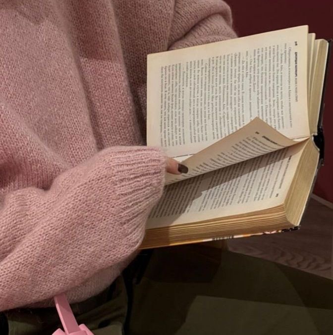 moontides_'s tweet image. Books, books &amp;amp; books