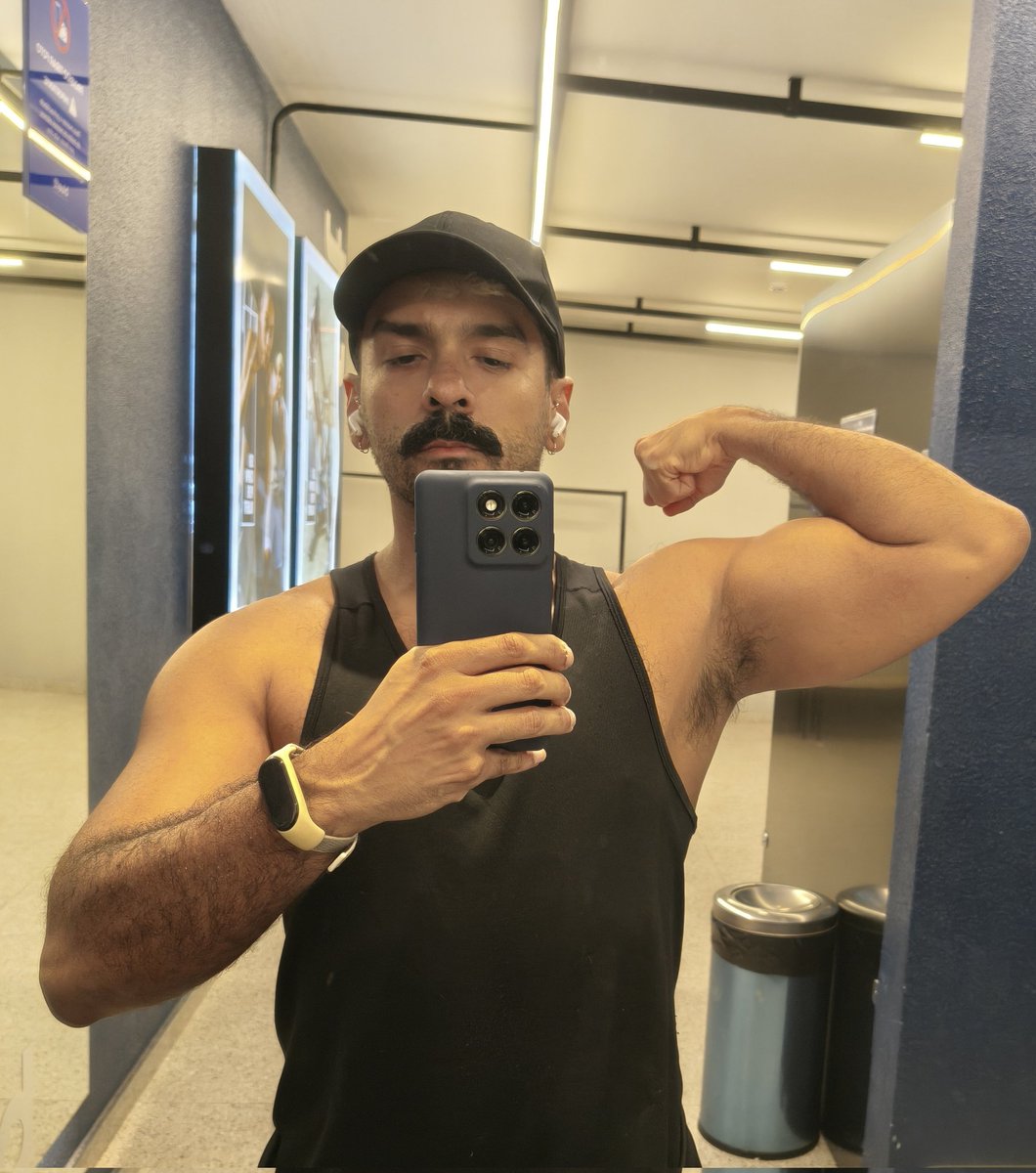 Ainda dá pra postar biscoito nessa rede sem o Elon musk e o grok cometerem 53 crimes diferentes?