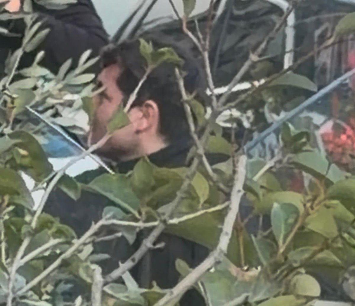 Enfermo es perseguir a una persona desde su puesto de trabajo hasta su casa poniendo en riesgo su integridad.
En estas fotos no estás en RTVE, estás en mi portal y en mi calle. Tu enfermedad se llama fascismo y cobardía. Nos vemos en el juzgado, acosador