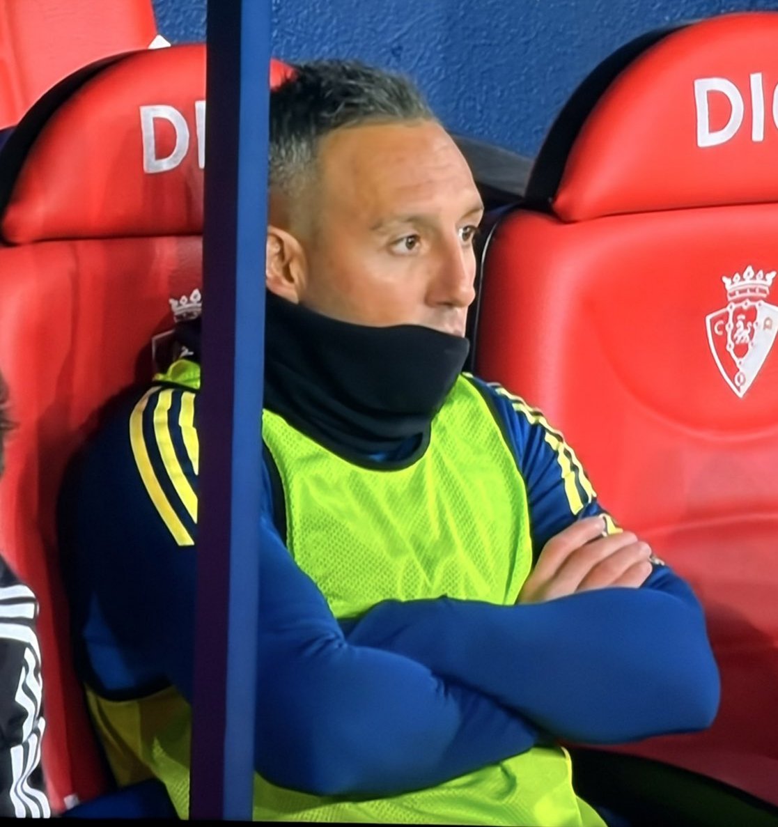 sabid111's tweet image. Estas 2 imágenes están separadas por 10 años, una en Pamplona, otra en Almería. Estamos viviendo la misma situación: 2 iconos azules q en el momento de las fotos estaban para aportar en situaciones límites, son relegados al banquillo por orden de unos Mexicanos ineptos. Vergüenza