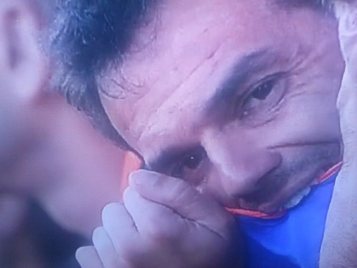 sabid111's tweet image. Estas 2 imágenes están separadas por 10 años, una en Pamplona, otra en Almería. Estamos viviendo la misma situación: 2 iconos azules q en el momento de las fotos estaban para aportar en situaciones límites, son relegados al banquillo por orden de unos Mexicanos ineptos. Vergüenza