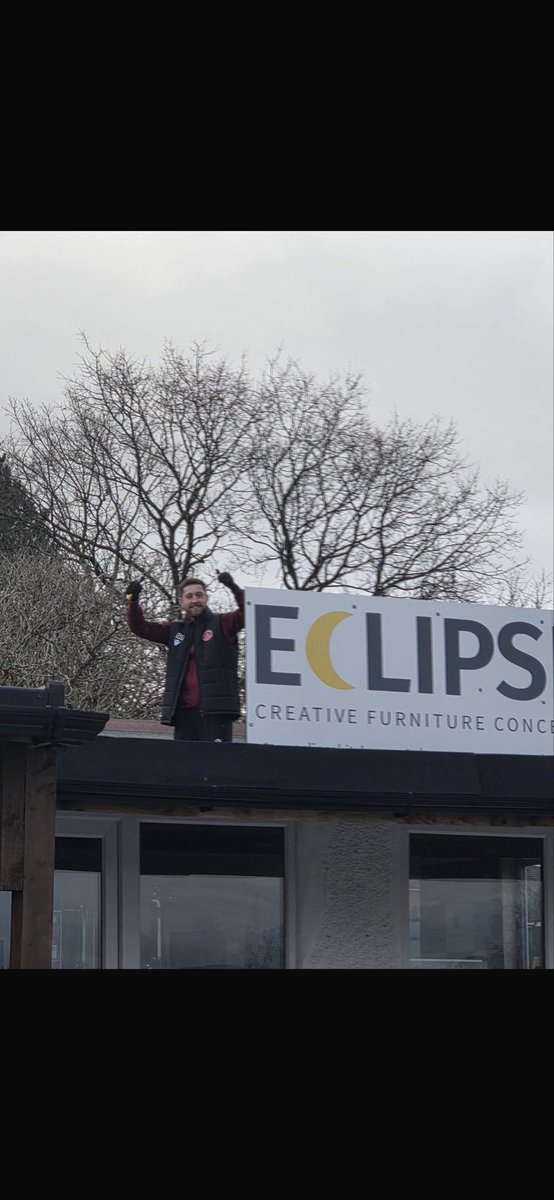 Up the roof fixing before a game <a href="/ashtontownfc/">Ashton Town FC</a> <a href="/AshtonTown/">AshtonTownLadiesAFC</a> ⚽️ #whataclub